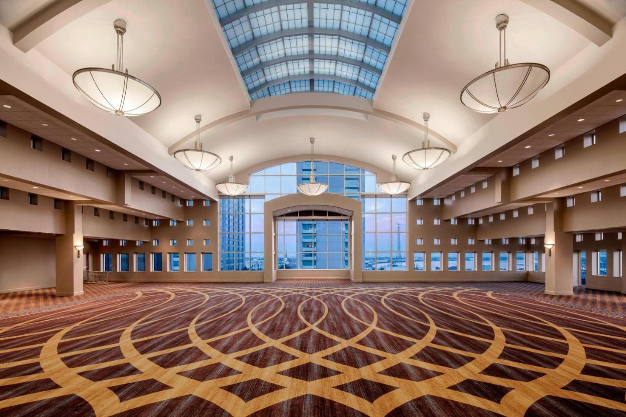 Sheraton New Orleans Hotel Bagian luar foto